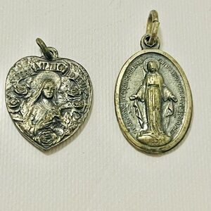 VTG Lot Of 2 RELIGIOUS Miraculous
Medal Virgin Mary Jesus Christ 4